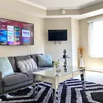 HOLYWOOD HILLS !!! 2BED Studio !!!